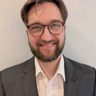 headshot2.jpg